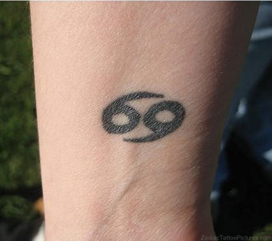 31 Nice Cancer Zodiac Tattoo On Wrist